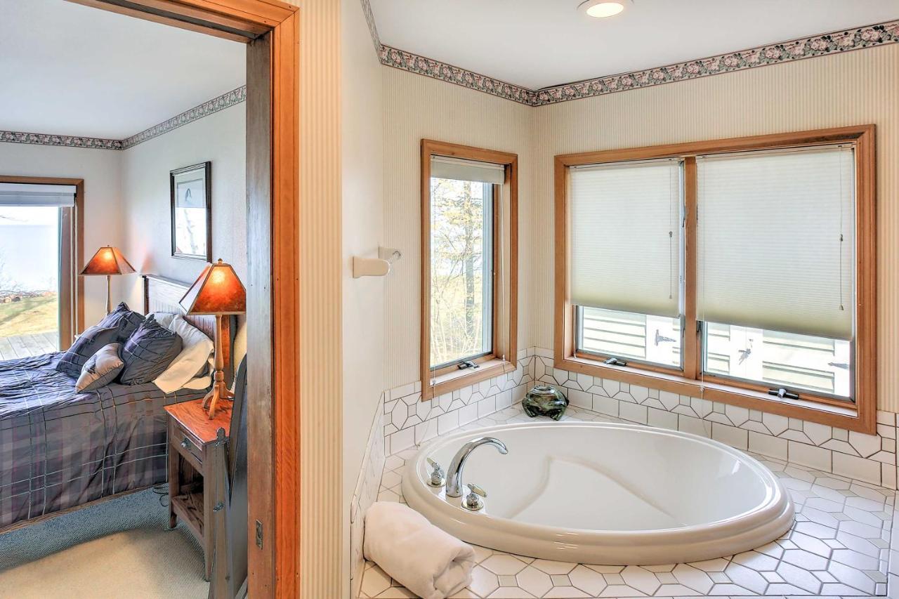 Gorgeous Charlevoix Home On Lake Michigan! Ellsworth 外观 照片